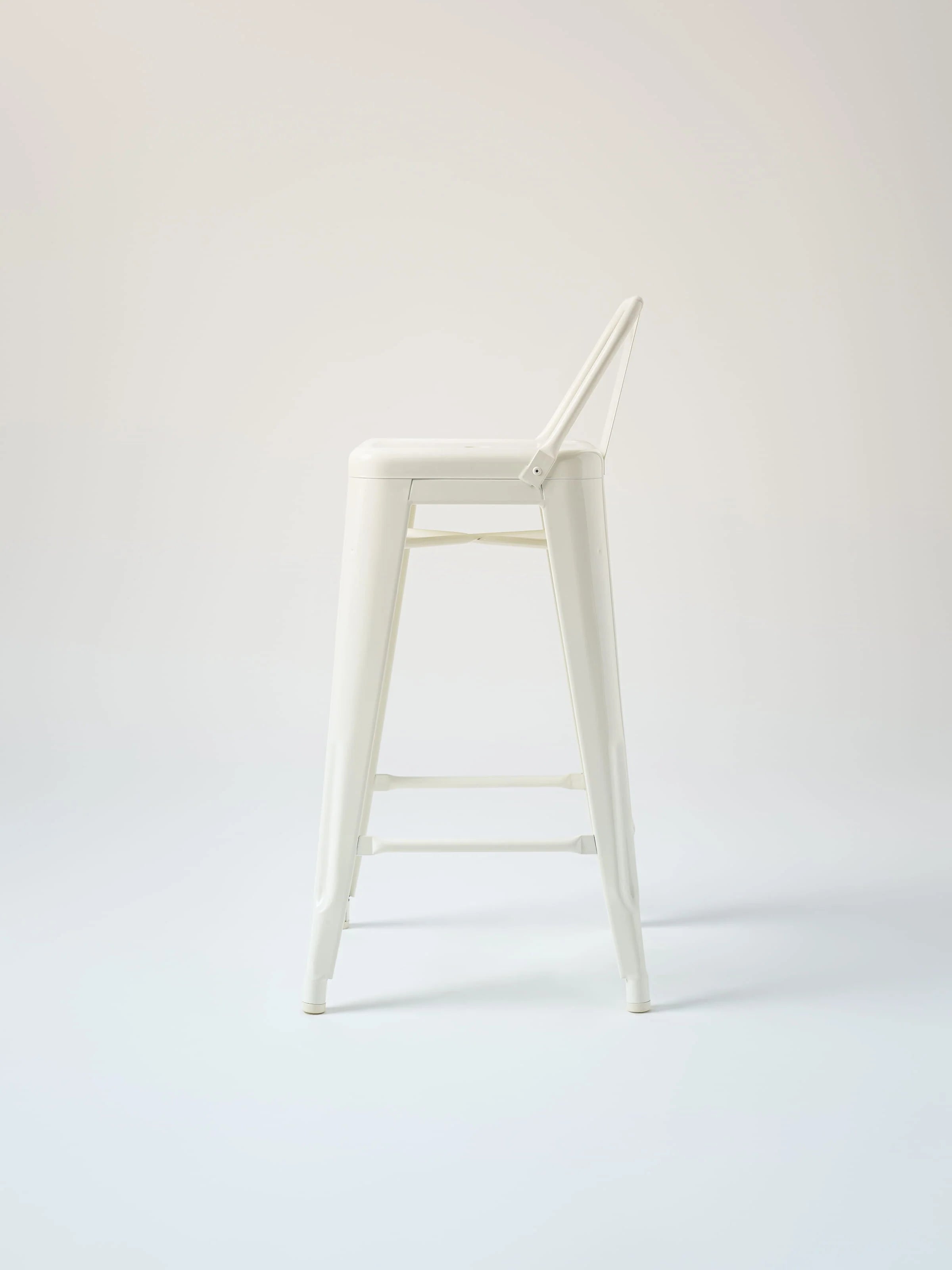 Tabouret petit dossier H65cm